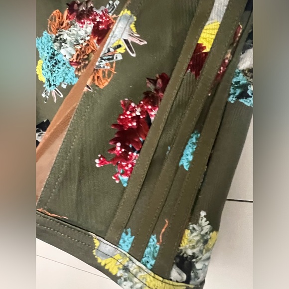 IVY PARK X ADIDAS IVYTOPIA Olive Green Skirt with Floral Print & Mesh
Lining - Picture 8 of 13